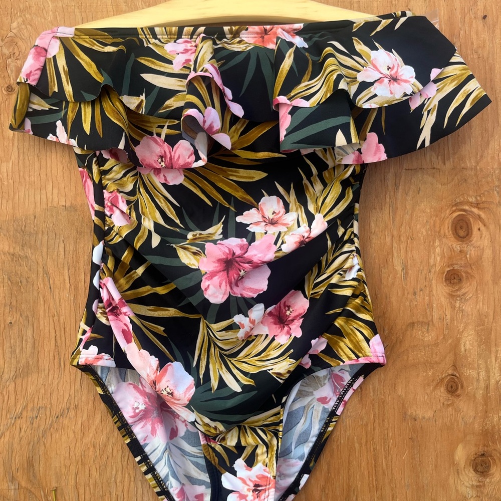 Summersale☀️☀️Kona Sol Black and Pink One Piece Swimsuit